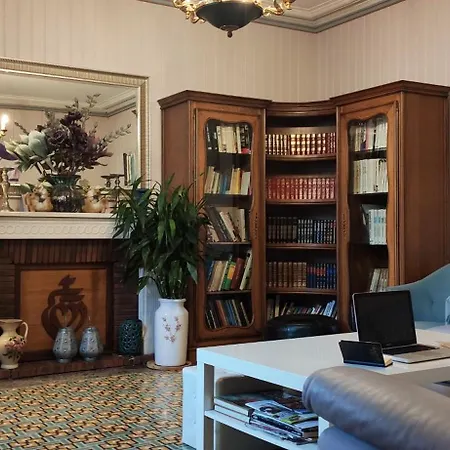 La De Domitille Chateaumur