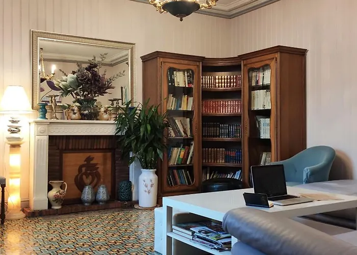 La De Domitille Chateaumur